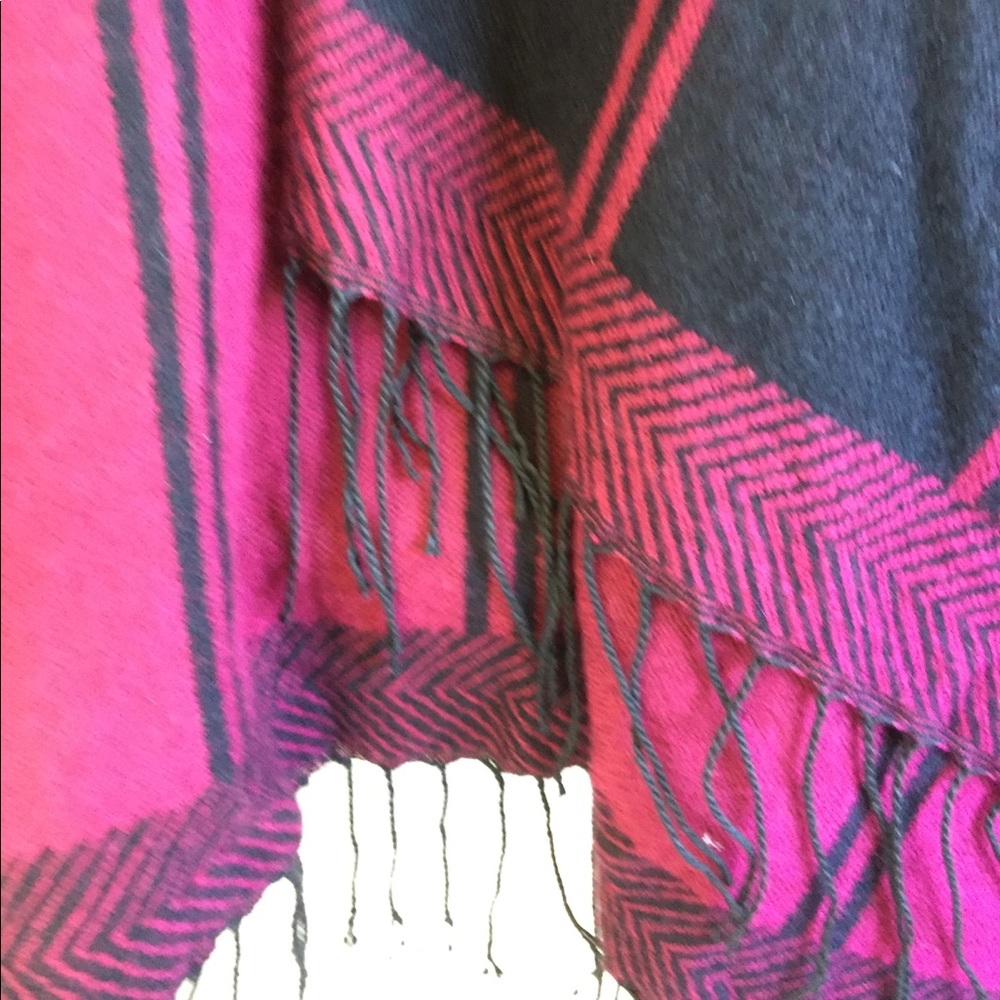 🌹SOLD🌹TORRID Merlot Black Plaid poncho Wrap - Picture 6 of 8